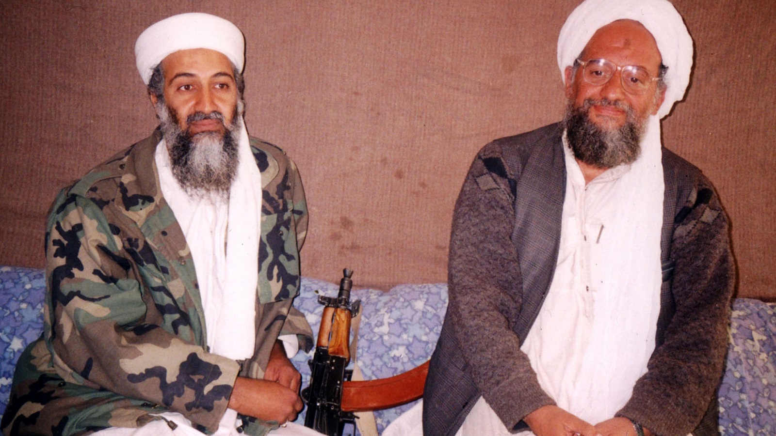 ‪زعيما تنظيم القاعدة الراحل أسامة بن لادن‬ (غيتي)