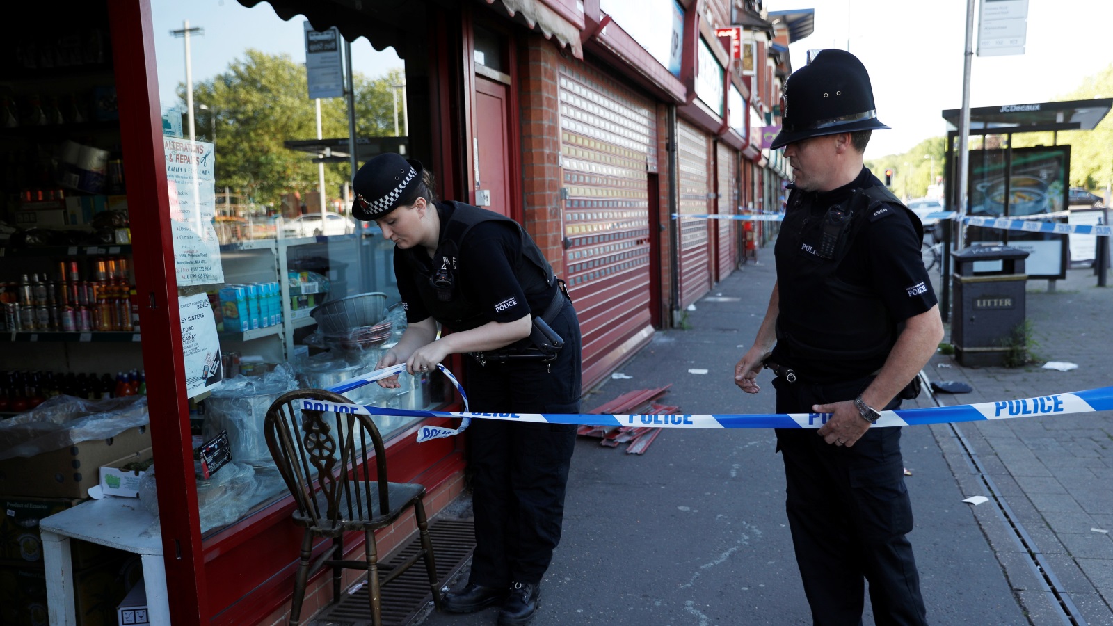  الشرطة البريطانية اعتقلت 14 شخصا تشتبه في علاقتهم بهجوم مانشستر