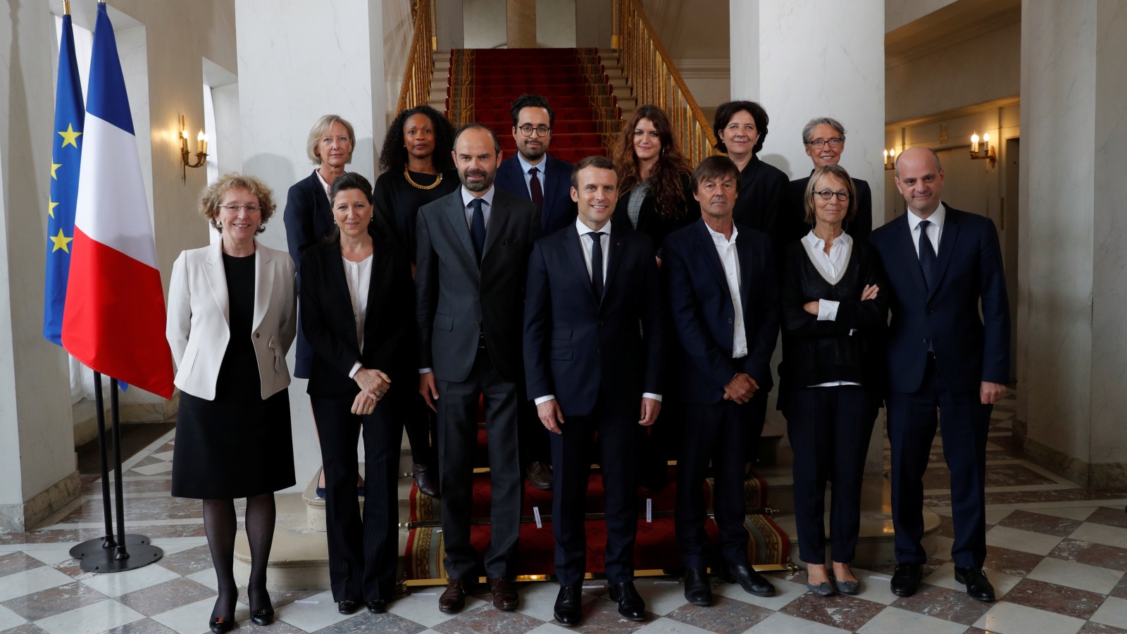 الرئيس الفرنسي إمانويل ماكرون يجتمع مع أعضاء الحكومة في قصر الإلزيه (مايو 2017) (رويترز)