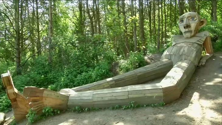 تماثيل عملاقة تستقطب السياح للغابات الدانماركية
