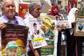 فلسطين رام الله 30 نيسان 2017 عائلات شهداء تضرب عن الطعام تضامنا مع الأسرى في سجون الاحتلال