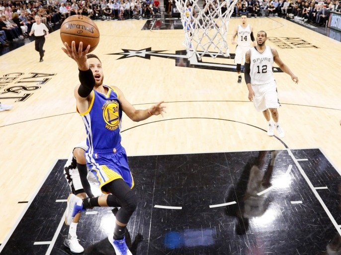 May 22, 2017; San Antonio, TX, USA; Golden State Warriors point guard Stephen Curry (30) shoots the ball against the San Antonio Spurs during the first half in game four of the Western conference finals of the NBA Playoffs at AT&T Center. Mandatory Credit: Soobum Im-USA TODAY Sports
