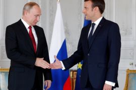 French President Emmanuel Macron shakes hands Russian President Vladimir Putin (L) at the Chateau de Versailles as they meet for talks before the opening of an exhibition marking 300 years of diplomatic ties between the two countyies in Versailles, France, May 29, 2017. REUTERS/Philippe Wojazer TPX IMAGES OF THE DAY