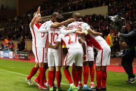 epa05915823 Monaco's Kylian Mbappe (C-R) celebrates with his teammates after scoring the 1-0 lead during the UEFA Champions League quarter final, second leg soccer match between AS Monaco and Borussia Dortmund at Stade Louis II in Monaco, 19 April 2017. EPA/SEBASTIEN NOGIER