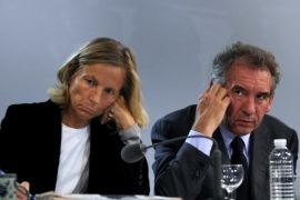 French politician Francois Bayrou (R), centrist party MoDem leader, and Marielle De Sarnez, the party vice-president, attend a press conference to present their 'shadow cabinet' in Paris September 29, 2010. REUTERS/Philippe Wojazer (FRANCE - Tags: POLITICS)