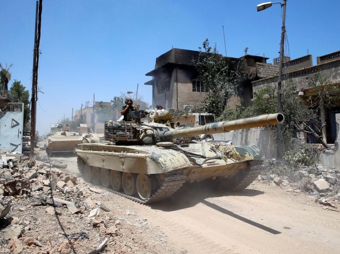 Iraqi military tanks advance towards the Islamic State-held Old City in western Mosul, Iraq June 18, 2017. REUTERS/Erik De Castro