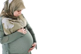 ينصح الخبراء الحامل والمرضعة باتخاذ التدابير والإجراءات اللازمة عند صيام شهر رمضان.، المصدر: مؤسسة حمد الطبية