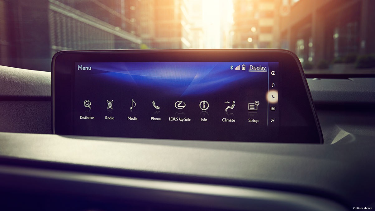 يتسم التصميم الداخلي لسيارة لكزس آر إكس بارتفاع جودته، وتضم لوحة القيادة شاشة كبيرة يبلغ مقاسها 12.3 بوصة (لكزس)