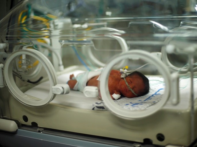 A newborn lies in an incubator at Shifa hospital in Gaza City June 12, 2017. REUTERS/Mohammed Salem