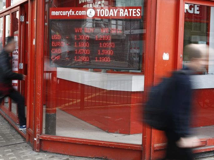 A bureau de change advertises it's currency exchange rates in London, Britain October 12, 2016. REUTERS/Peter Nicholls