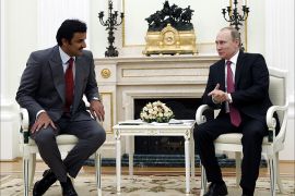 epa05108775 Russian President Vladimir Putin (R) meets with Qatari Emir Sheikh Tamim bin Hamad Al-Thani in Moscow, Russia, 18 January 2016. Sheikh Tamim is on a two-day official visit for talks focusing on investment, energy sector and situation in the Middle East. EPA/YURI KOCHETKOV