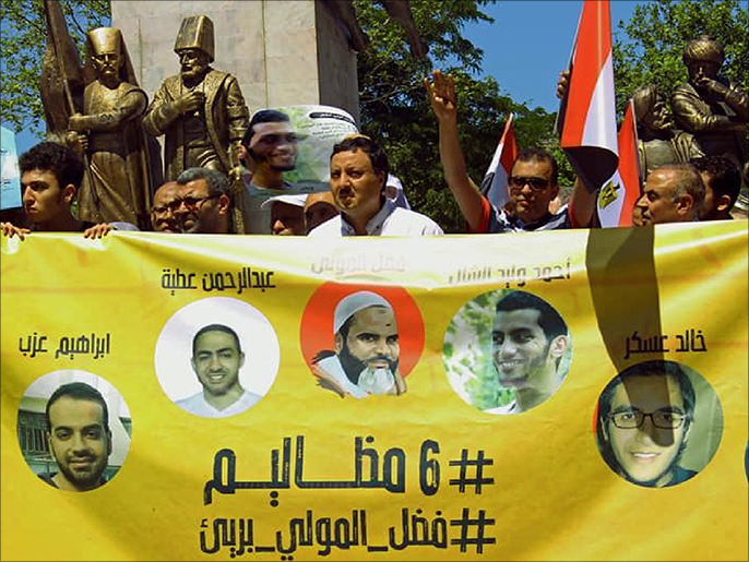 ‪نشطاء مصريون يعتصمون في مدينة إسطنبول التركية للمطالبة بإيقاف حكم الإعدام‬ (الجزيرة)