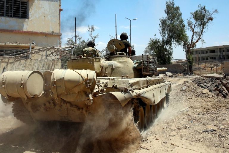 An Iraqi military tank advances towards the Islamic State-held Old City in western Mosul, Iraq June 18, 2017. REUTERS/Erik De Castro