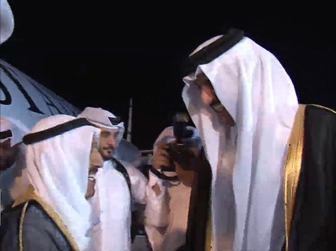 أمير الكويت يصل الدوحة ويجتمع مع أمير قطر