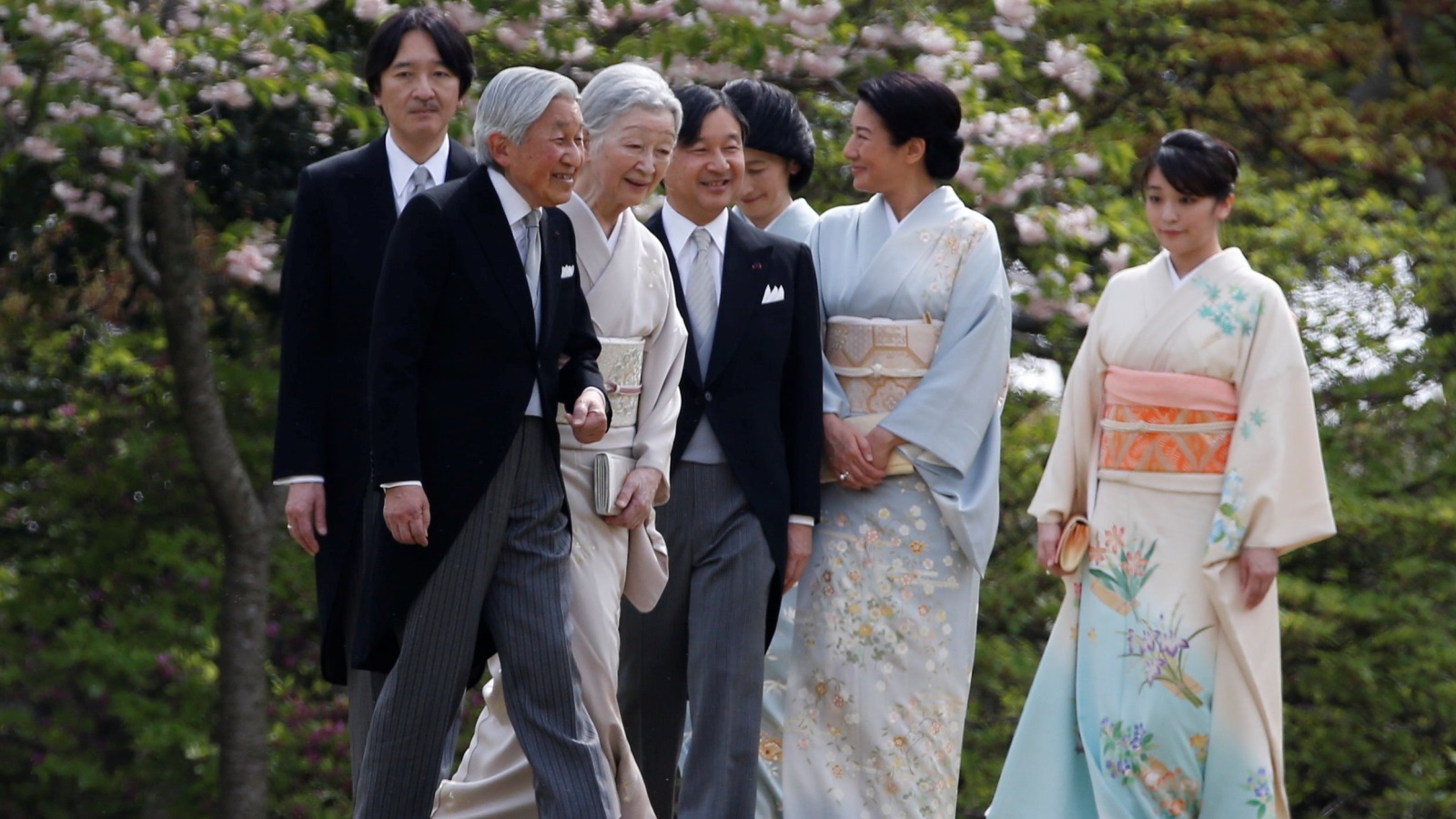 العائلة المالكة في اليابان يعود تاريخها في الحكم لـ2600 عام (رويترز)