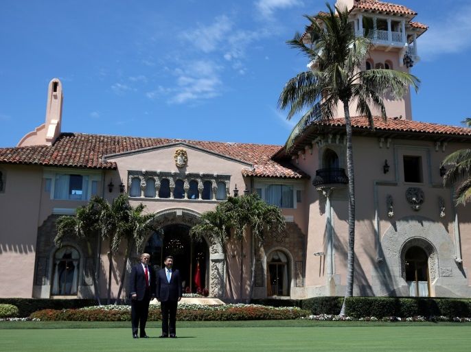U.S. President Donald Trump and China's President Xi Jinping chat as they walk along the front patio of the Mar-a-Lago estate after a bilateral meeting in Palm Beach, Florida, U.S., April 7, 2017. REUTERS/Carlos Barria