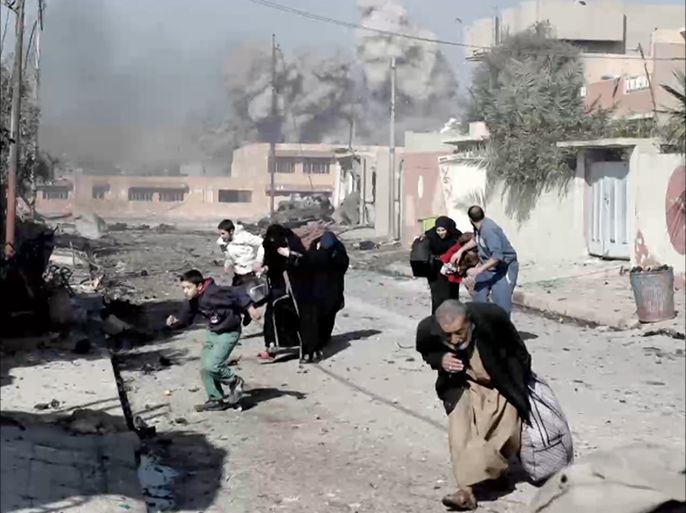 المدنيون في آخر أحياء الموصل.. خيارات مُرة