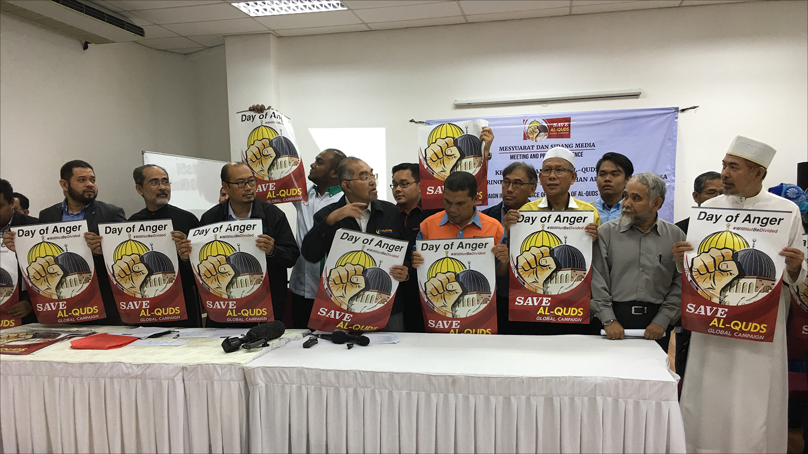 مؤسسات المجتمع المدني الماليزية دعت الحكومة لرفض الضغوط التي تمارس عليها للمشاركة بمقاطعة قطر (الجزيرة)