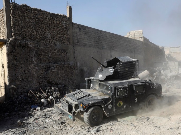 Armoured fighting vehicles of the Counter Terrorism Service maneuver at the positions of the Iraqi forces near the Grand al-Nuri Mosque at the Old City in Mosul, Iraq June 29, 2017. REUTERS/Erik De Castro