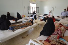 Women sit with relatives infected with cholera at a hospital in the Red Sea port city of Hodeidah, Yemen May 14, 2017. REUTERS/Abduljabbar Zeyad
