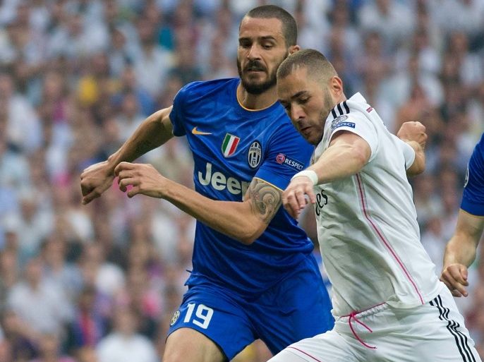 MADRID, SPAIN - MAY 13: Karim Benzema of Real Madrid takes a shot on goal under pressure from Leonardo Bonucci of Juventus during the UEFA Champions League Semi Final, second leg match between Real Madrid and Juventus at Estadio Santiago Bernabeu on May 13, 2015 in Madrid, Spain. (Photo by Gonzalo Arroyo Moreno/Getty Images)