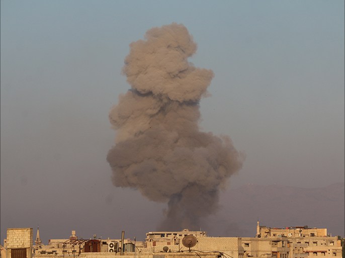 طائرات النظام السوري تقصف حي جوبر بدمشق بعشرات الغارات الجوية.