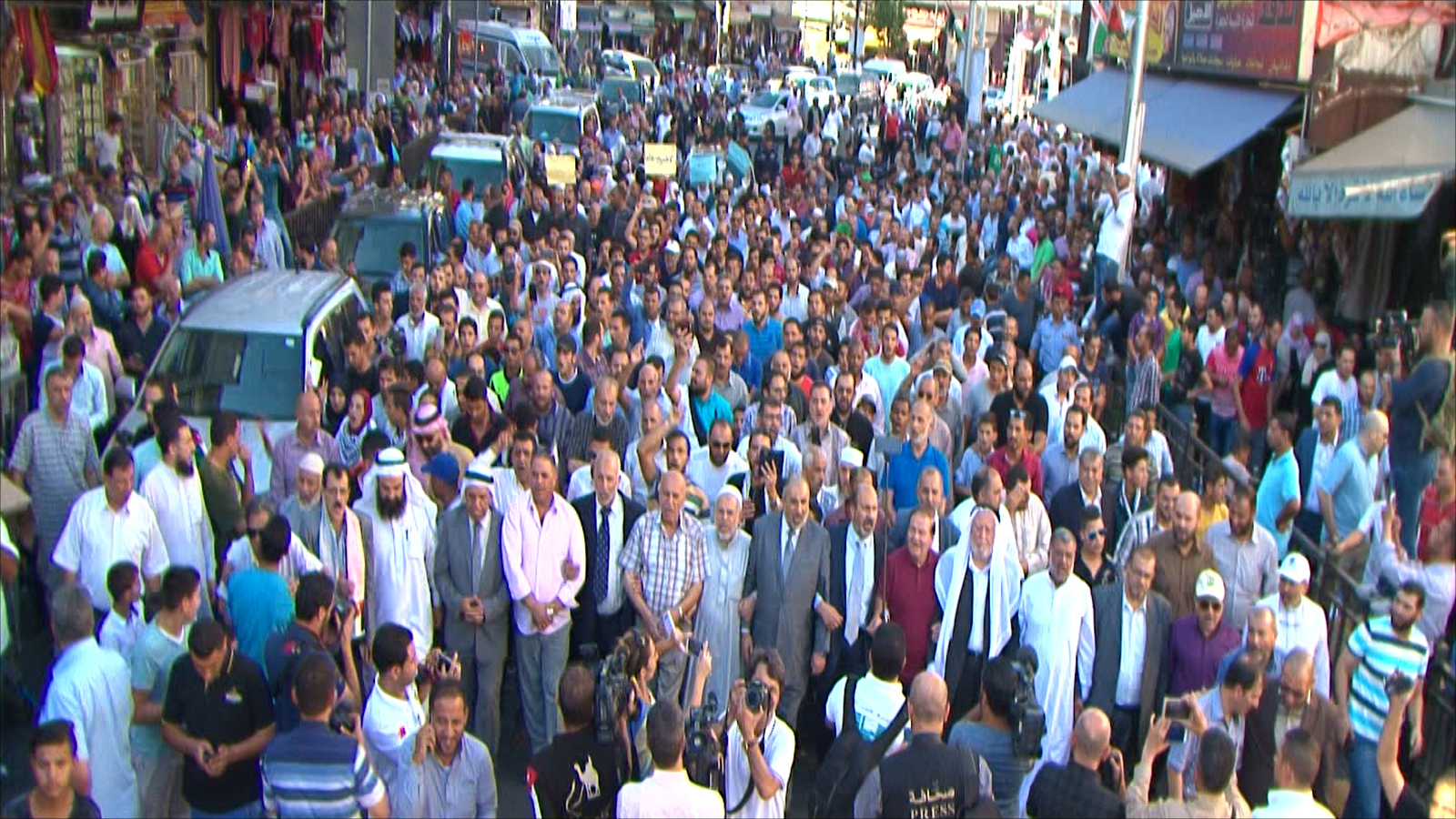 ‪مسيرات غضب تعم أرجاء الأردن تنديدا بقرار سلطات الاحتلال منع الصلاة في المسجد الأقصى‬ (الجزيرة)