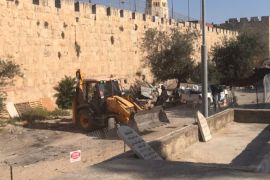 معدات الاحتلال في مقبرة اليوسفية بجوار جدار القدس 2017-07-03-PHOTO-00017168