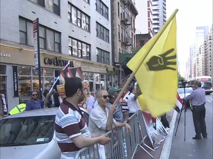 تظاهر عشرات من المصريين أمام مقر البعثة المصرية في الأمم المتحدة في نيويورك للتنديد بنظام الرئيس المصري عبد الفتاح السيسي.