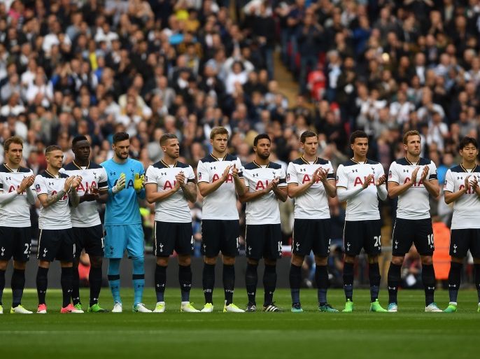 LONDON, ENGLAND - APRIL 22: Tottenham Hotspur players stand during the minutes appluse for Ugo Ehiogu prior to The Emirates FA Cup Semi-Final between Chelsea and Tottenham Hotspur at Wembley Stadium on April 22, 2017 in London, England. (Photo by Mike Hewitt/Getty Images,)