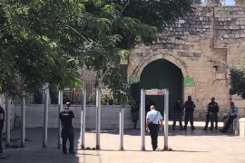 الاحتلال يبدأ تركيب بوابات إلكترونية على أبواب المسجد الأقصى