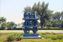 كشف الفنان العراقيّ المرموق ضياء العزاوي عن آخر أعماله الفنية وهي منحوتة بعنوان "حدائق بابل المعلقة" بحديقة متحف الفن الإسلامي لتنضم إلى غيرها من أعماله المعروضة الآن في الدوحة.