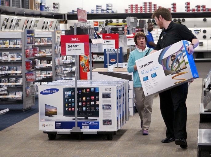 An employee helps a customer with a television at a Best Buy store in Denver May 14, 2015. Best Buy Co Inc, the largest U.S. consumer electronics chain, on May 21, 2015 reported better-than-expected quarterly profit and sales, helped by strong demand for smartphones and large-screen TVs, sending its shares up over 8 percent. Best Buy, whose profits have benefited from cost-cutting lately, will continue to focus on aggressively pursuing its cost cutting initiatives this year. Photo taken May 14, 2015. REUTERS/Rick Wilking