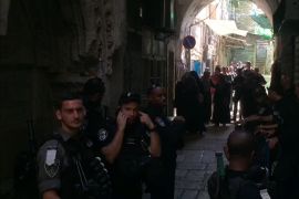 الاحتلال يمنع حراس الأقصى من الاعتصام على باب المجلس