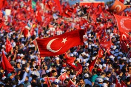 من الاحتفالات في إسطنبول بالذكرى الأولى لفشل الانقلاب العسكري على حكومة الرئيس رجب طيب أردوغان