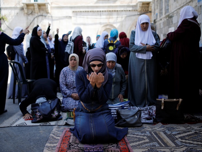 ‪المرجعيات الدينية دعت الفلسطينيين لشد الرحال للمسجد الأقصى‬ (رويترز)