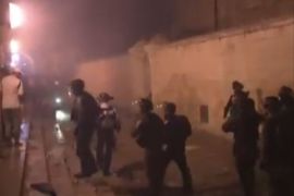 قوات الاحتلال قمعت المصلين عقب صلاة العشاء في منطقة باب الأسباط بالمسجد الأقصى