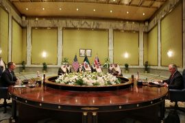 الشيخ صباح خالد الحمد خلال إجتماعه مع وزير الخارجية الأمريكي ومستشار الأمن القومي البريطاني