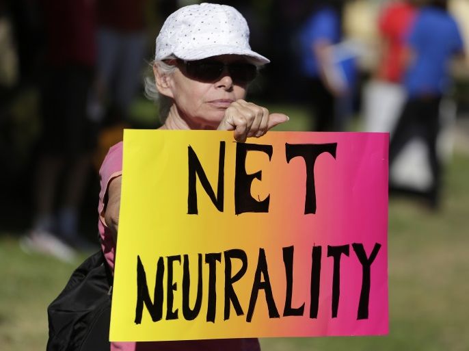 Lori Erlendsson attends a pro-net neutrality Internet activist rally in the neighborhood where U.S. President Barack Obama attended a fundraiser in Los Angeles, California, U.S. July 23, 2014. REUTERS/Jonathan Alcorn/File Photo