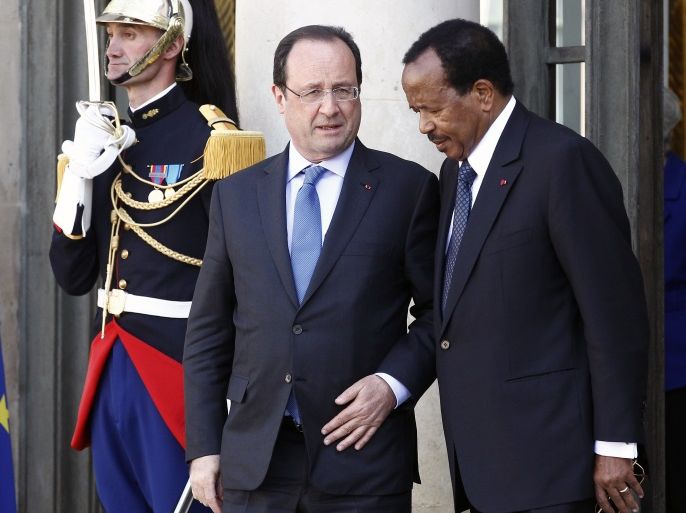 PARIS, FRANCE - MAY 17: Tchad's President Idriss Deby is escorted by French president Francois Hollande as he leaves the African security summit on May 17, 2014, at the Elysee palace in Paris, France. The African security summit is being held to discuss the Boko Haram threat to regional stability.(Photo by Thierry Chesnot/Getty Images)