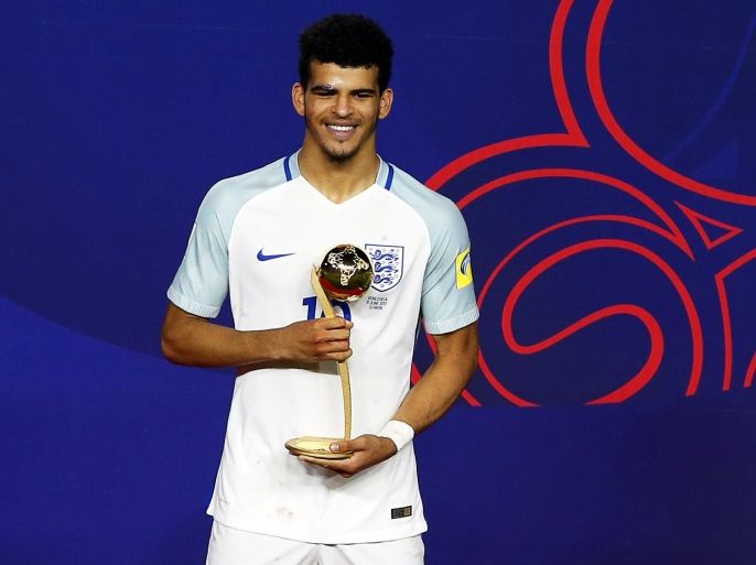 epa06022469 England's Dominic Solanke poses with his trophy after being named the tournament's best player after the final match of the FIFA U-20 World Cup 2017 between Venezuela and England at Suwon World Cup Stadium in Suwon, South Korea, 11 June 2017. England won 1-0. EPA/KIM HEE-CHU