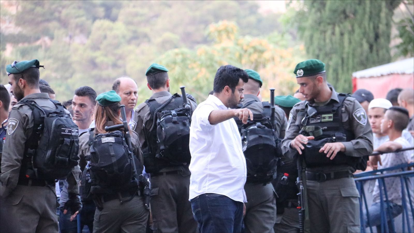 ‪شرطة الاحتلال تلاحق كل فلسطيني ليس من سكان القدس وتقوم بتنفيذ اعتقالات لفلسطينيي الداخل‬ (ناشطون)