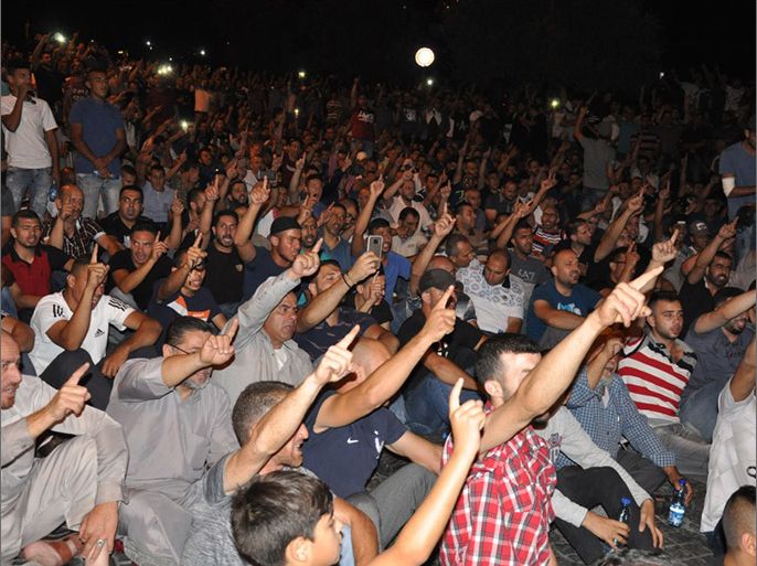الآلاف من أهالي القدس يعتصمون قبالة بأب الأسباط ويرفضون الصلاة بالأقصى إلا محررا من قيود الاحتلال