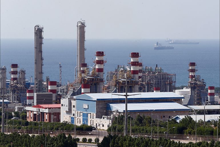 epa06063161 (FILE) - A general view of the Assalouyeh petrochemical refinery around the South Pars gas field near the southern Iranian port of Assalouyeh, Iran, 19 November 2015 (reissued 03 July 2017). French energy company Total and Iran will sign a contract on 03 July 2017 over the development of South Pars Phase 11. EPA/ABEDIN TAHERKENAREH