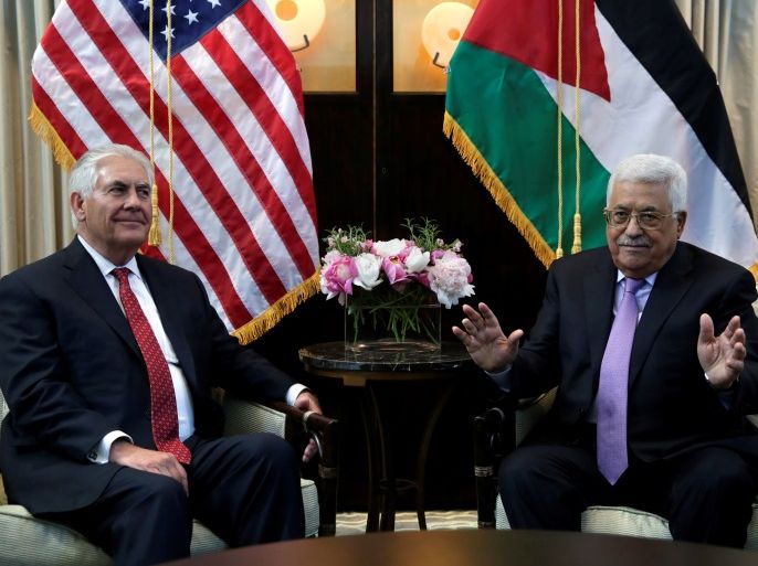 U.S. Secretary of State Rex Tillerson (L) meets with Palestinian President Mahmoud Abbas in Washington, U.S., May 3, 2017. REUTERS/Yuri Gripas