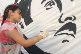 الأطفال شاركوا في رسم جدارية تميم المجد على أحد جدران الشوارع الرئيسية في غزة