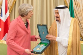 Saudi Arabia's King Salman bin Abdulaziz Al Saud honors British Prime Minister Theresa May in Riyadh, Saudi Arabia, April 5, 2017. Bandar Algaloud/Courtesy of Saudi Royal Court/Handout via REUTERS ATTENTION EDITORS - THIS PICTURE WAS PROVIDED BY A THIRD PARTY. FOR EDITORIAL USE ONLY.