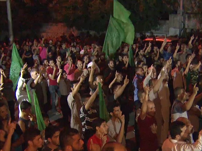 مسيرة جماهيرية في غزة رفضا للحصار وتنديدا بإجراءات السلطة الفلسطينية ضد سكان القطاع