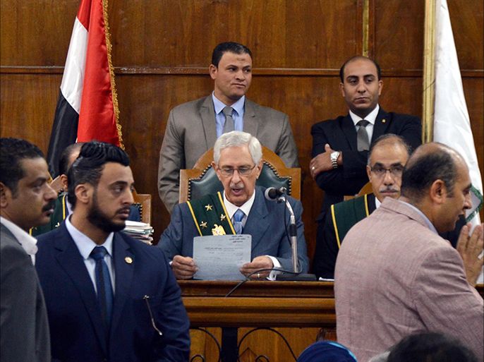epa05381048 State Council Vice President, Judge Yehia al-Dakroury (C) read the court ruling while Egyptian lawyer and ex-Presidential candidate Khaled Ali (R) cross his hands and looks, inside the State Council courthouse after a ruling against the Egypt-Saudi border demarcation agreement, Cairo, Egypt, 21 June 2016. A court ruled on 21 June 2016 that the Egyptian-Saudi border demaraction agreement which was signed on 08 April 2016 placing the two Egyptian islands Tiran and Sanafir located in the Red Sea into the Saudi waters is void. State Council Vice President, Judge Yehia al-Dakroury also added to his ruling that 'the islands should remain part of Egypt's territory and within its borders, and the Egyptian sovereignty over the islands holds'. EPA/AYMAN AREF EGYPT OUT