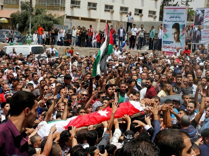ATTENTION EDITORS - VISUAL COVERAGE OF SCENES OF INJURY OR DEATH People attend the funeral of Mohammad Jawawdah in Amman, Jordan July 25, 2017. REUTERS/Muhammad Hamed TEMPLATE OUT